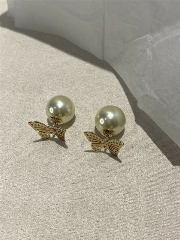 dior hollow butterfly pearl earrings