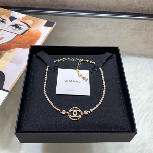 Chanel twist wreath full diamond double C necklace