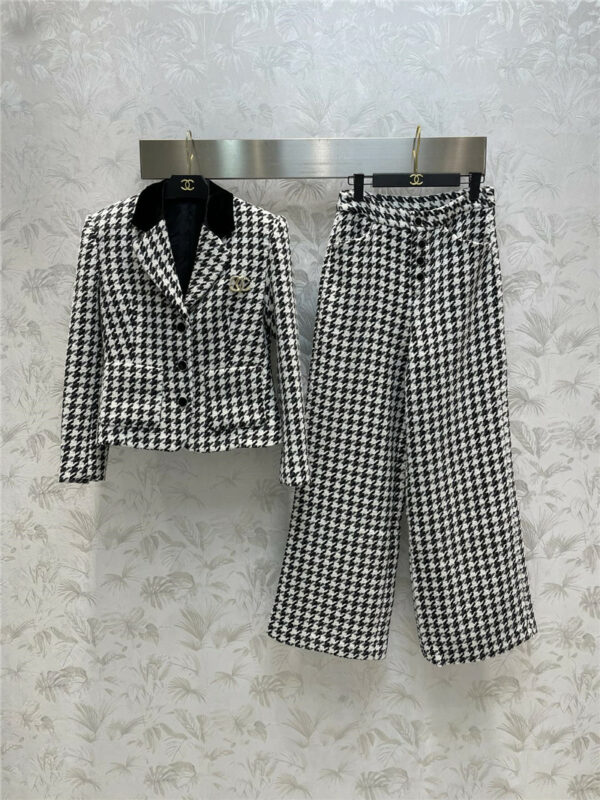 chanel houndstooth jacket + high waist straight pants suit