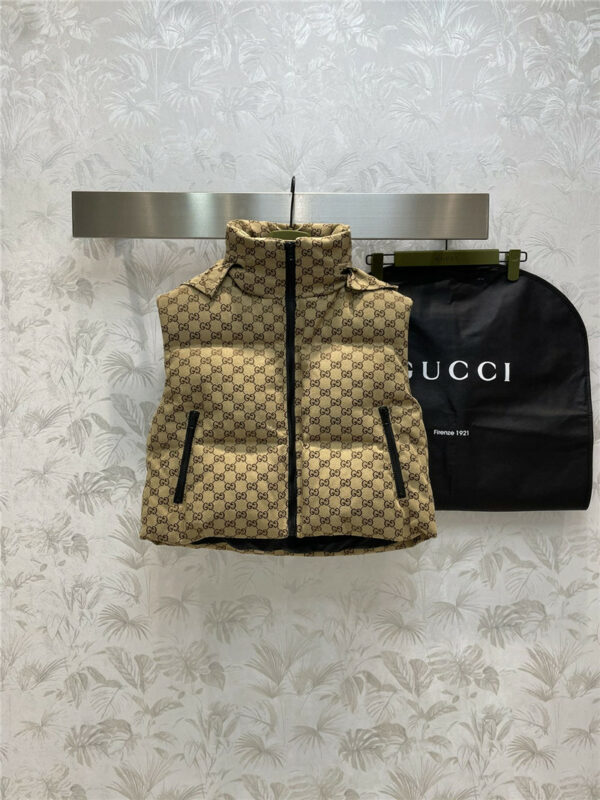 gucci hooded GG jacquard down vest
