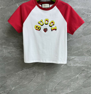 gucci little strawberry T-shirt
