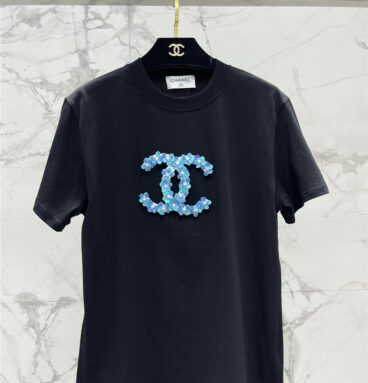 Chanel versatile loose short-sleeved T-shirt.