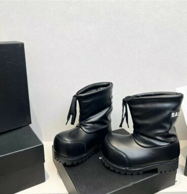 Balenciaga new snow boots