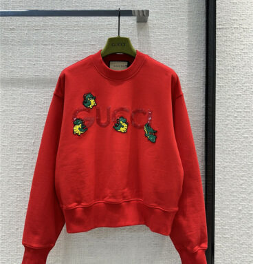 gucci festive red crew neck sweatshirt
