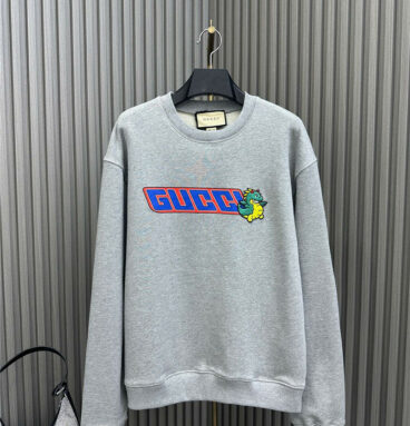 gucci embroidered crew neck sweatshirt