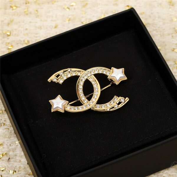 Chanel new five-pointed star brooch