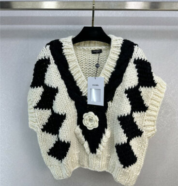 chanel new black and white color vest