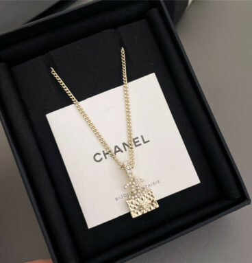 chanel rhombus bag necklace