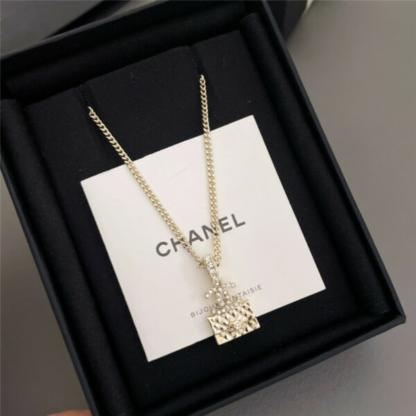 chanel rhombus bag necklace