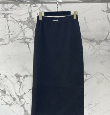 miumiu letter logo embroidered knitted long skirt