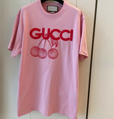 gucci heavy embroidered cherry short sleeves