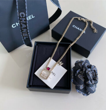 Chanel Hollow Square Frame Bag Gemstone Necklace
