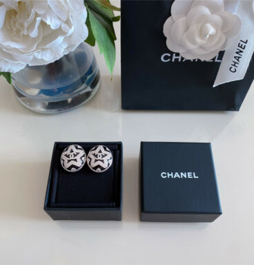 chanel five-pointed star earrings
