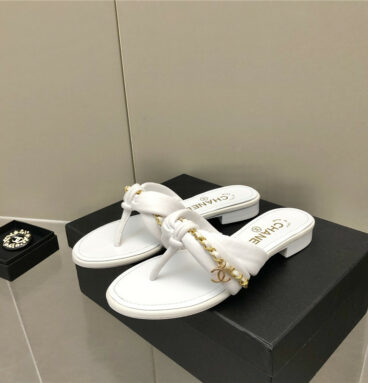 Chanel new chain wrist strap thong flip-flops sandals