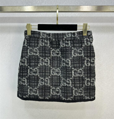 gucci embroidered short tweed skirt