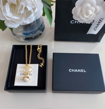 chanel full diamond double c letter pearl bean necklace