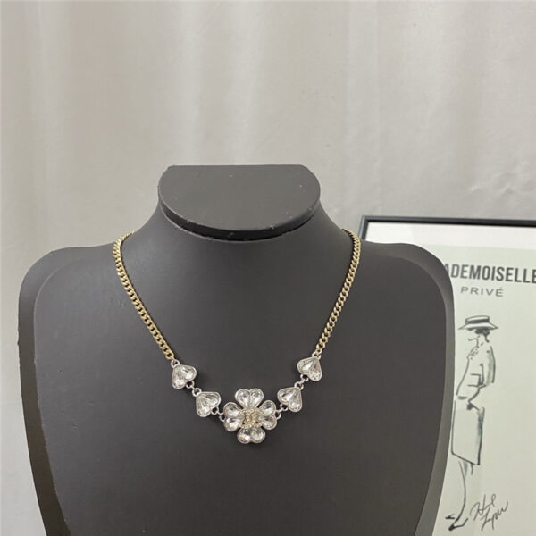 chanel diamond four-leaf clover love necklace