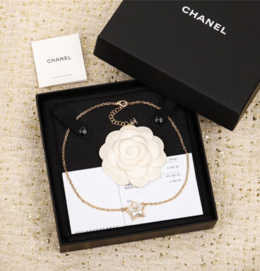 chanel five-pointed star necklace