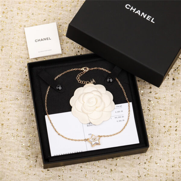 chanel five-pointed star necklace