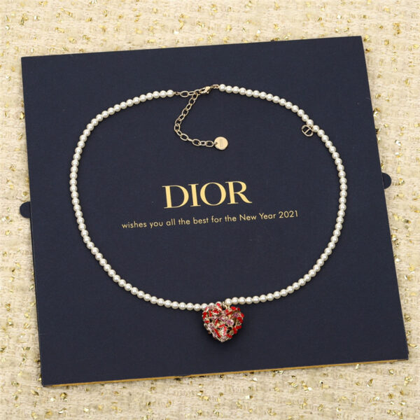 dior love CD pearl necklace