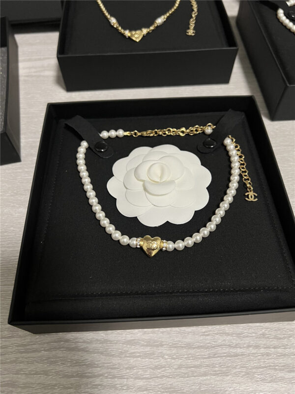chanel glossy love choker necklace