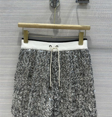 BC fish scale sequined knitted shorts