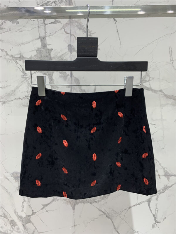YSL red lip three-dimensional embroidery skirt