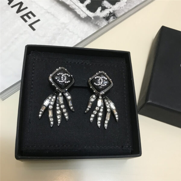 chanel new feather black with white diamond earrings