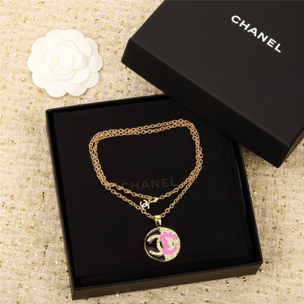 Chanel two-color black and pink round double C necklace
