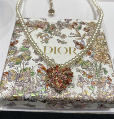 dior small butterfly pearl necklace