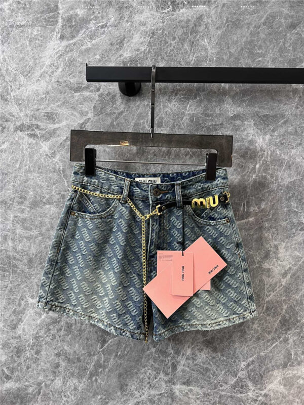 miumiu letter jacquard chain belt denim shorts