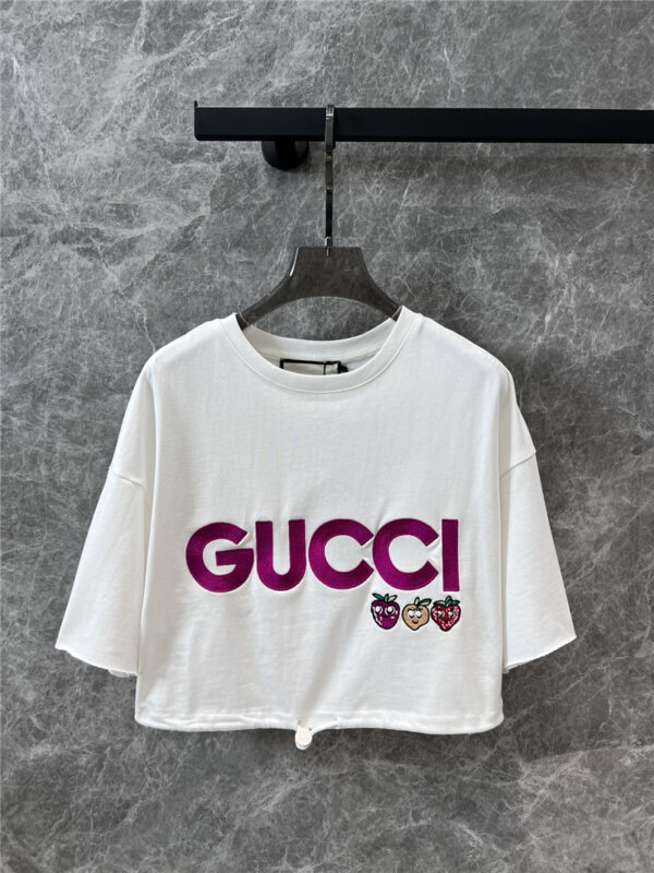 gucci embroidered lettering strawberry T-shirt