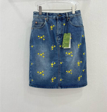 gucci contrast floral embroidered denim skirt