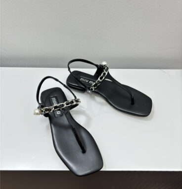 miumiu early spring new flip-toe sandals