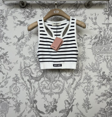miumiu early spring new striped knitted vest