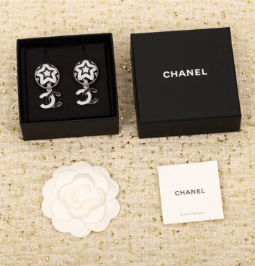 Chanel five-pointed star double C earrings