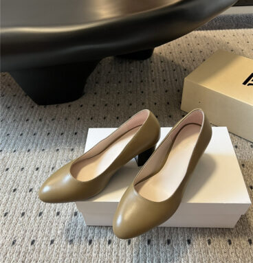 The row classic minimalist small round toe shoes