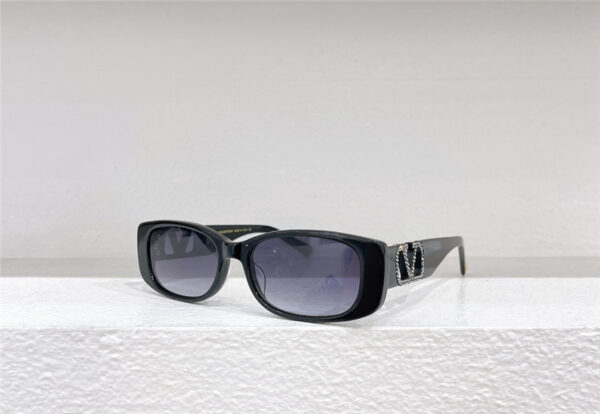 valentino diamond V rectangular sunglasses