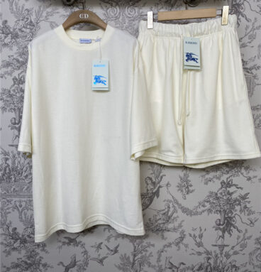 Burberry new T-shirt shorts suit replicas clothes