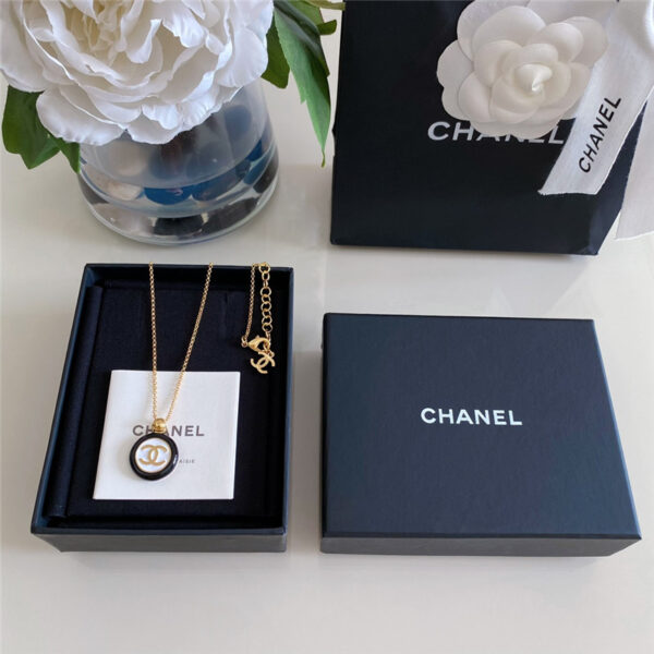 chanel black and white button necklace