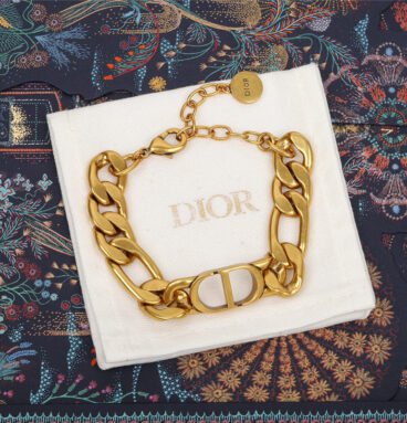dior letter bracelet
