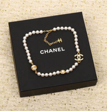 chanel pearl bean letter choker necklace