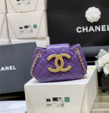 chanel CC logo messenger bag