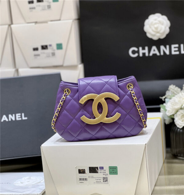 chanel CC logo messenger bag