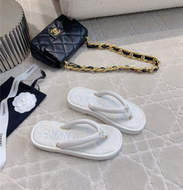 chanel thick-soled beach flip-flops margiela replica shoes