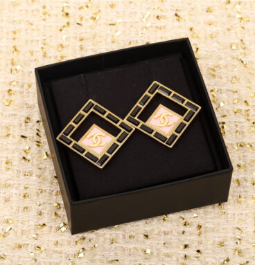 chanel diamond square rhinestone pink earrings