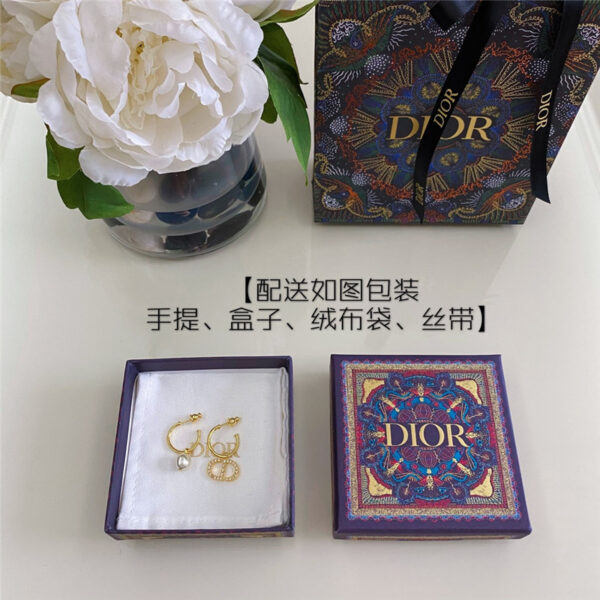 dior new left and right asymmetrical earrings