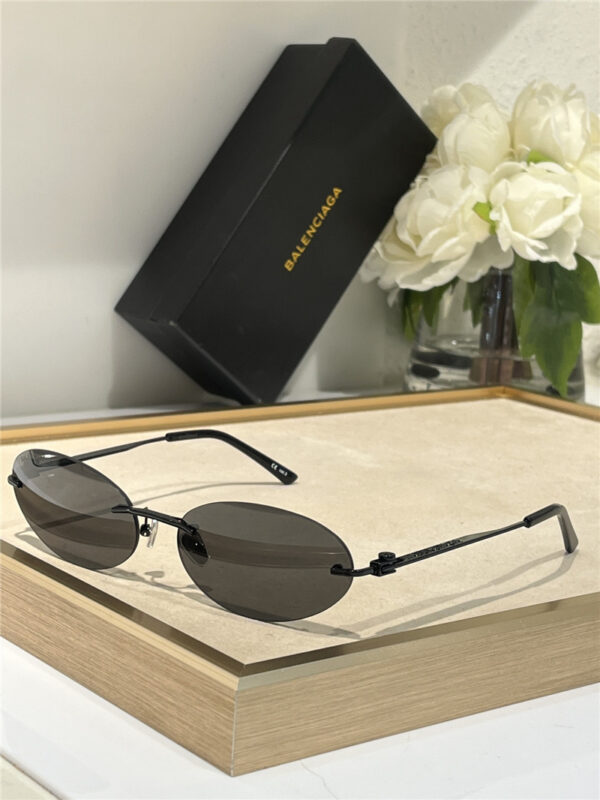 Balenciaga new trendy sunglasses