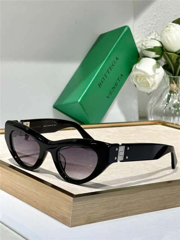 Bottega Veneta cat-eye sunglasses
