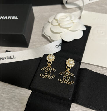 Chanel pearl flower black diamond double C earrings